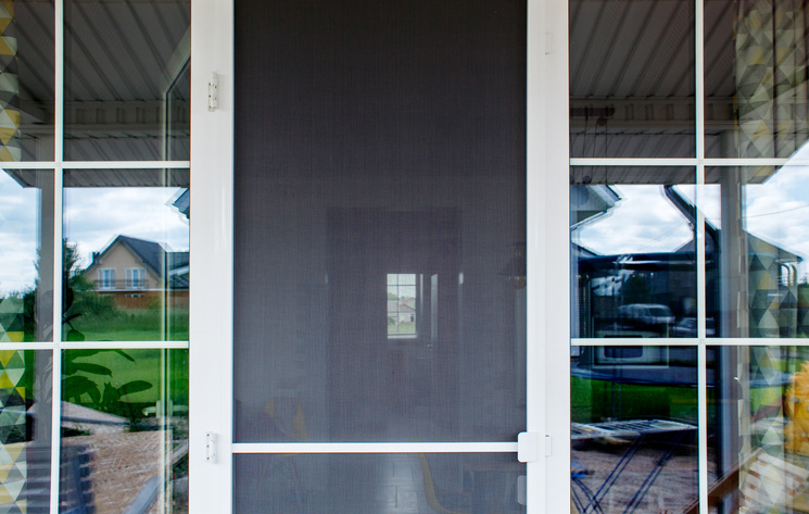 plastic door with mosquito net